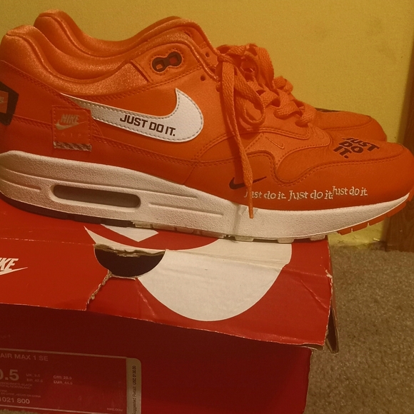 Nike Air Max 1 SE Orange Sneakers - Picture 2 of 6